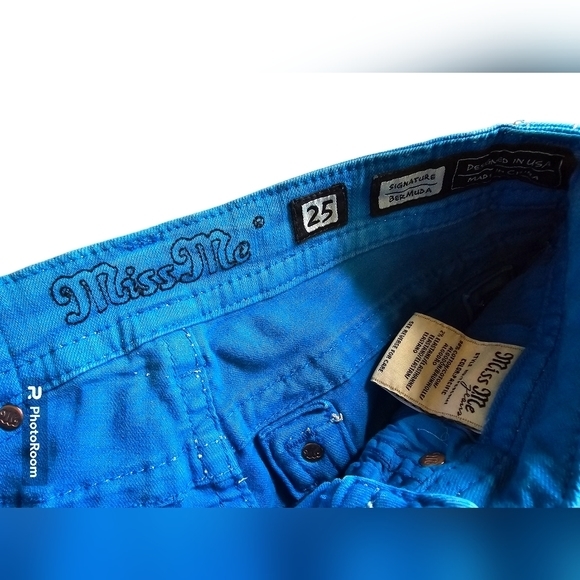 Miss Me Signature Bermuda Pacific Blue Denim Rhinestone Embellished Shorts Sz 25 - Picture 2 of 3